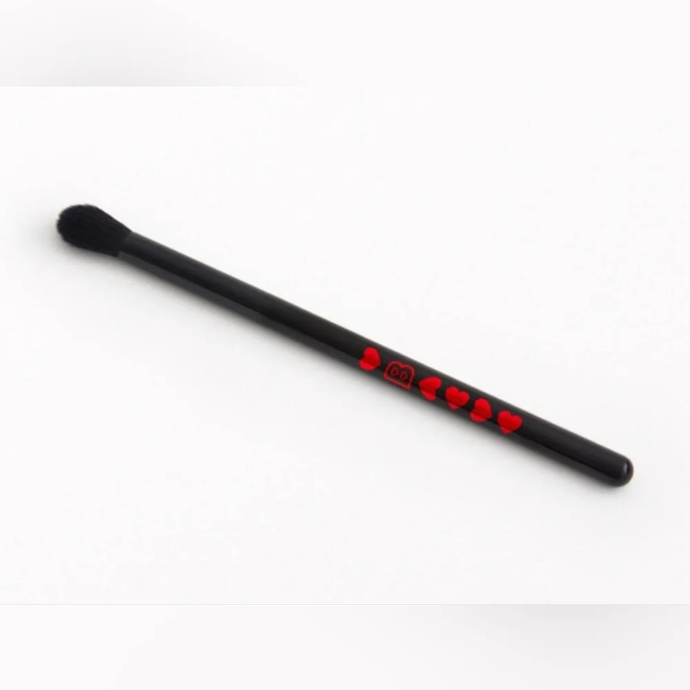 Betty Boop™ X ipsy Eyeshadow Brush, One (1) piece eyeshadow brush